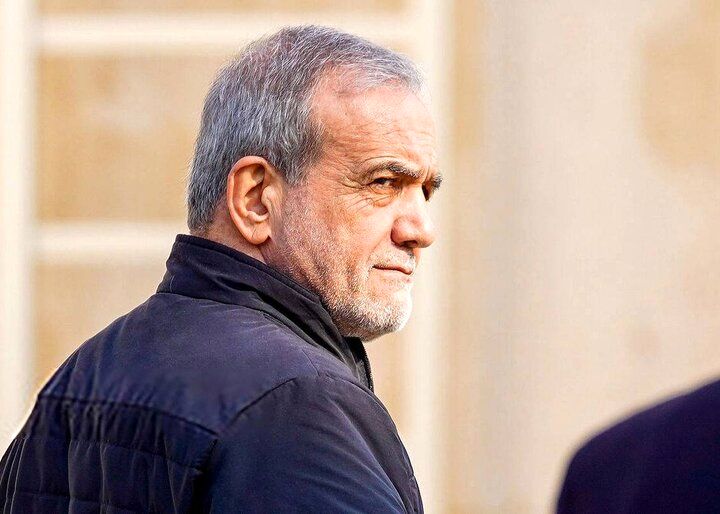 حضور پزشکیان در اجتماع مردمی-دانشجویی علیه جنایات آمریکا