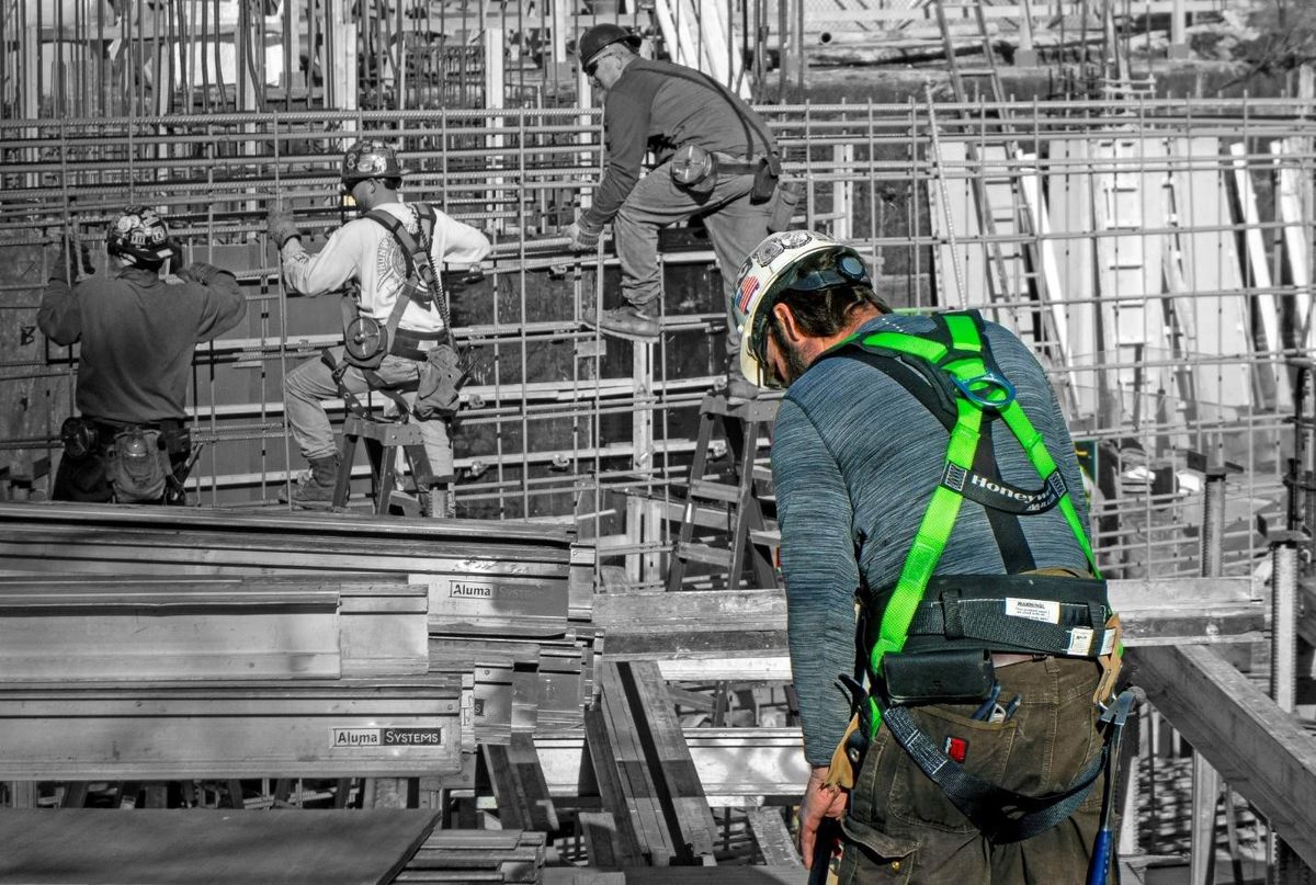 خرید آهنآلات بهصورت سنتی یا آنلاین؛ کدام بهتر است؟