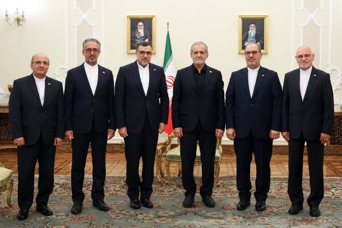 پنج سفیر جدید ایران پیش از عزیمت به محل مأموریت با رئیسجمهور دیدار کردند
