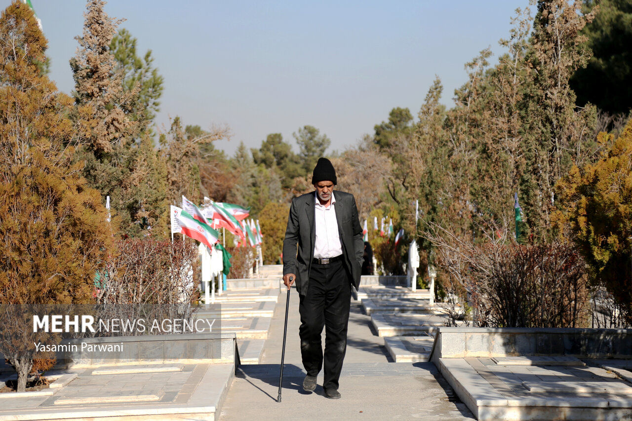 تصاویر: آیین مهمانی لاله‌ها در گلزار شهدای بهشت رضا (ع) مشهد مقدس