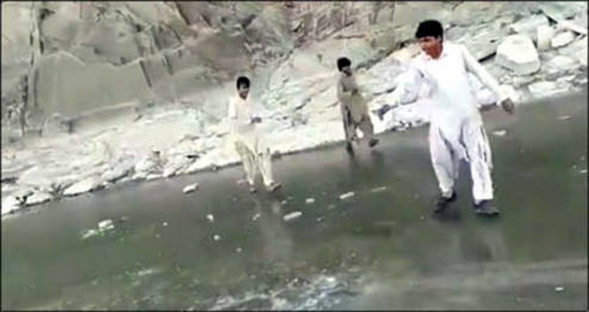 یخ بستن رودخانه در سیستان و بلوچستان +عکس