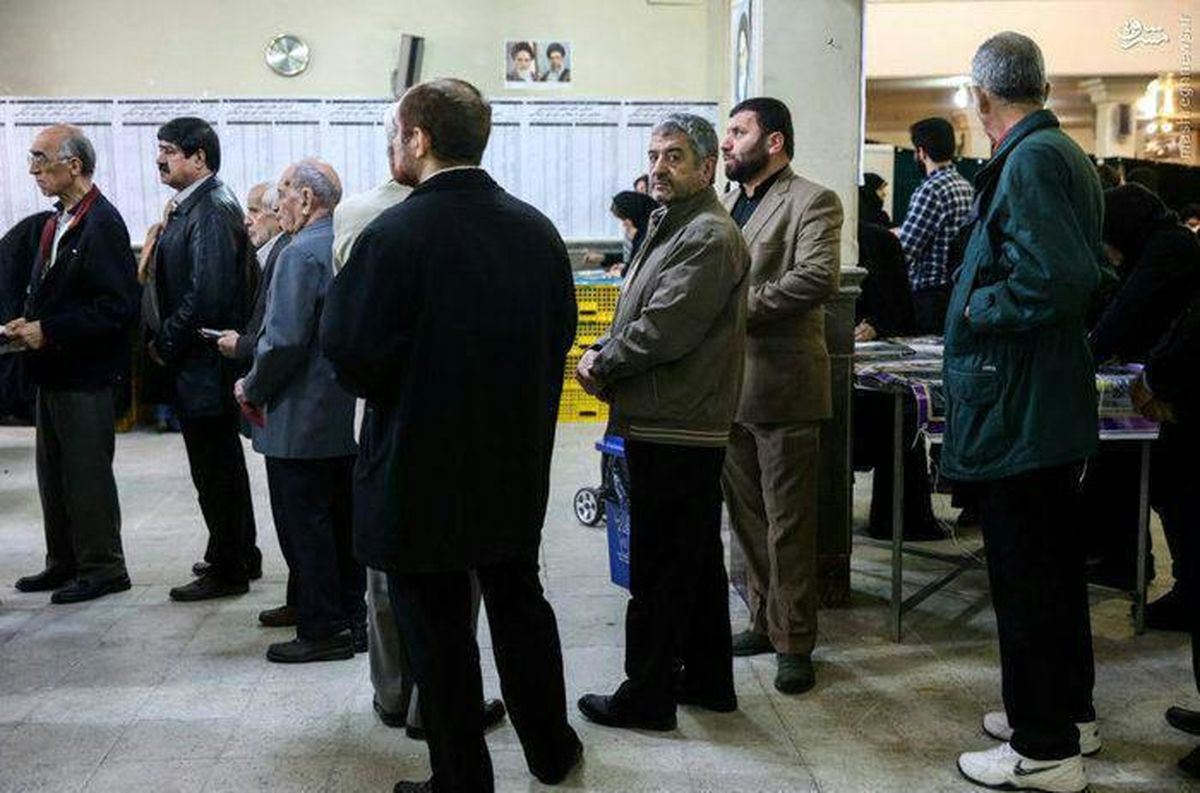 عکس: فرمانده کل سپاه در صف رای