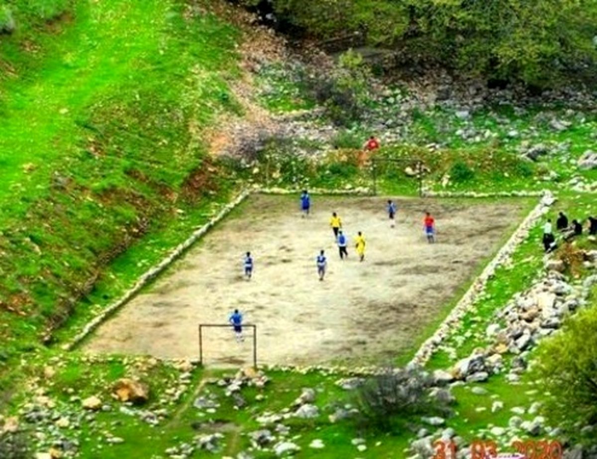 زمین فوتبال رویایی در کردستان؛ روستای زوم +عکس