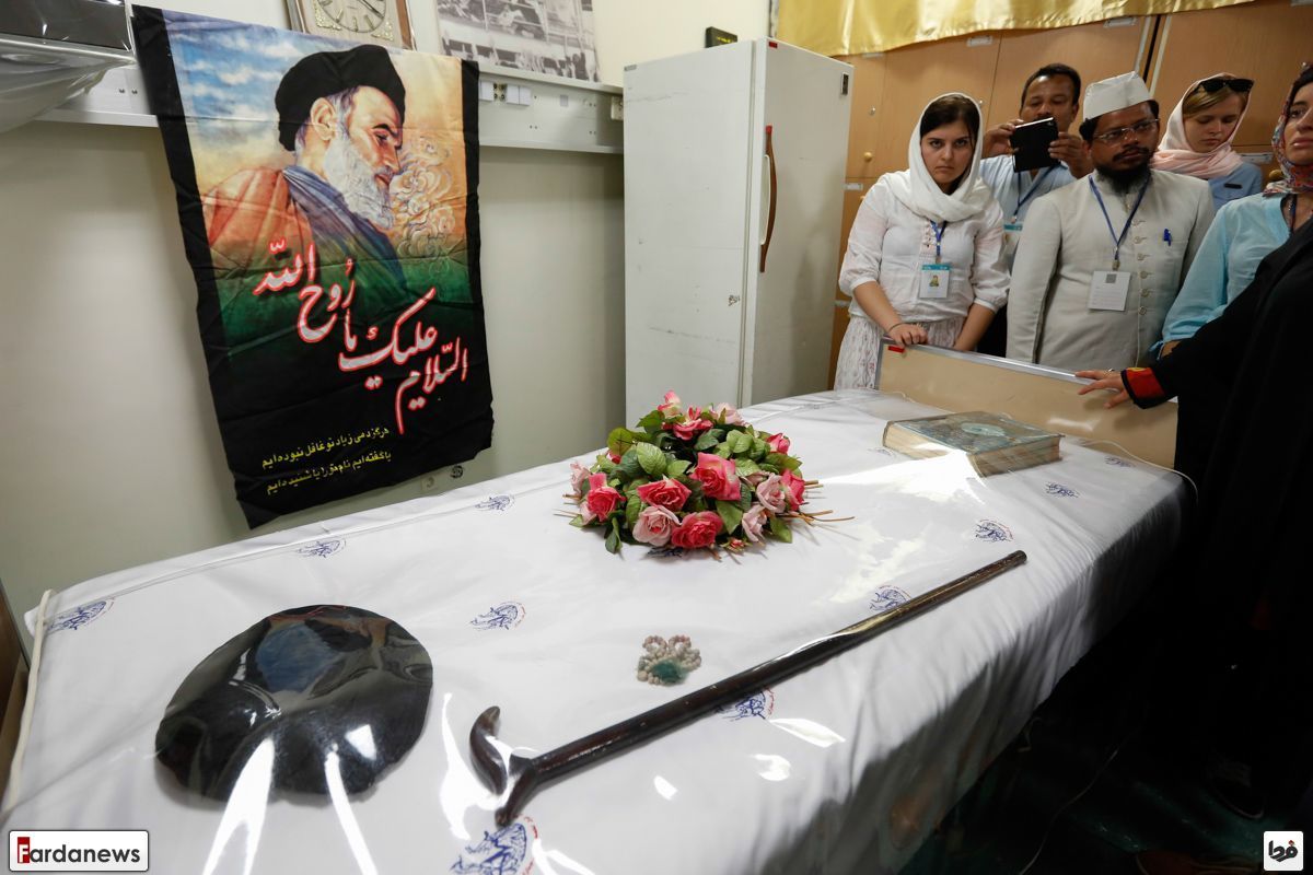 عکس‌های یادگاری جالب دانشجویان خارجی در حسینیه جماران