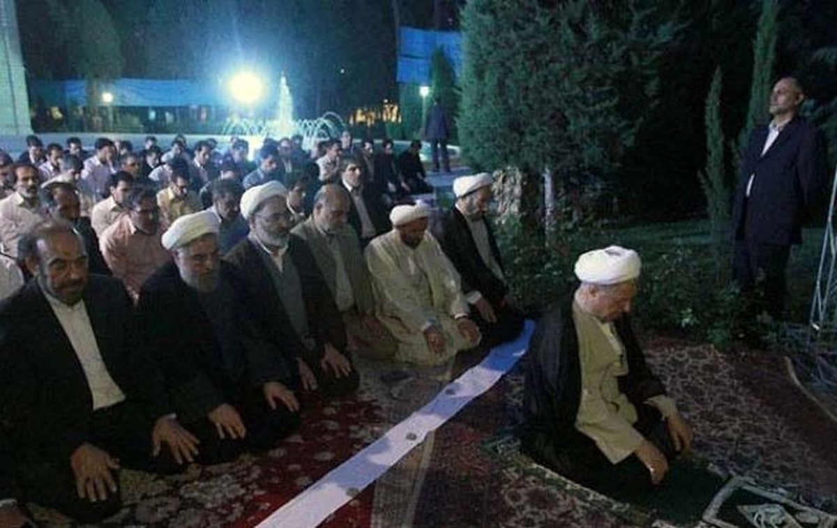 اقتدای روحانی به هاشمی