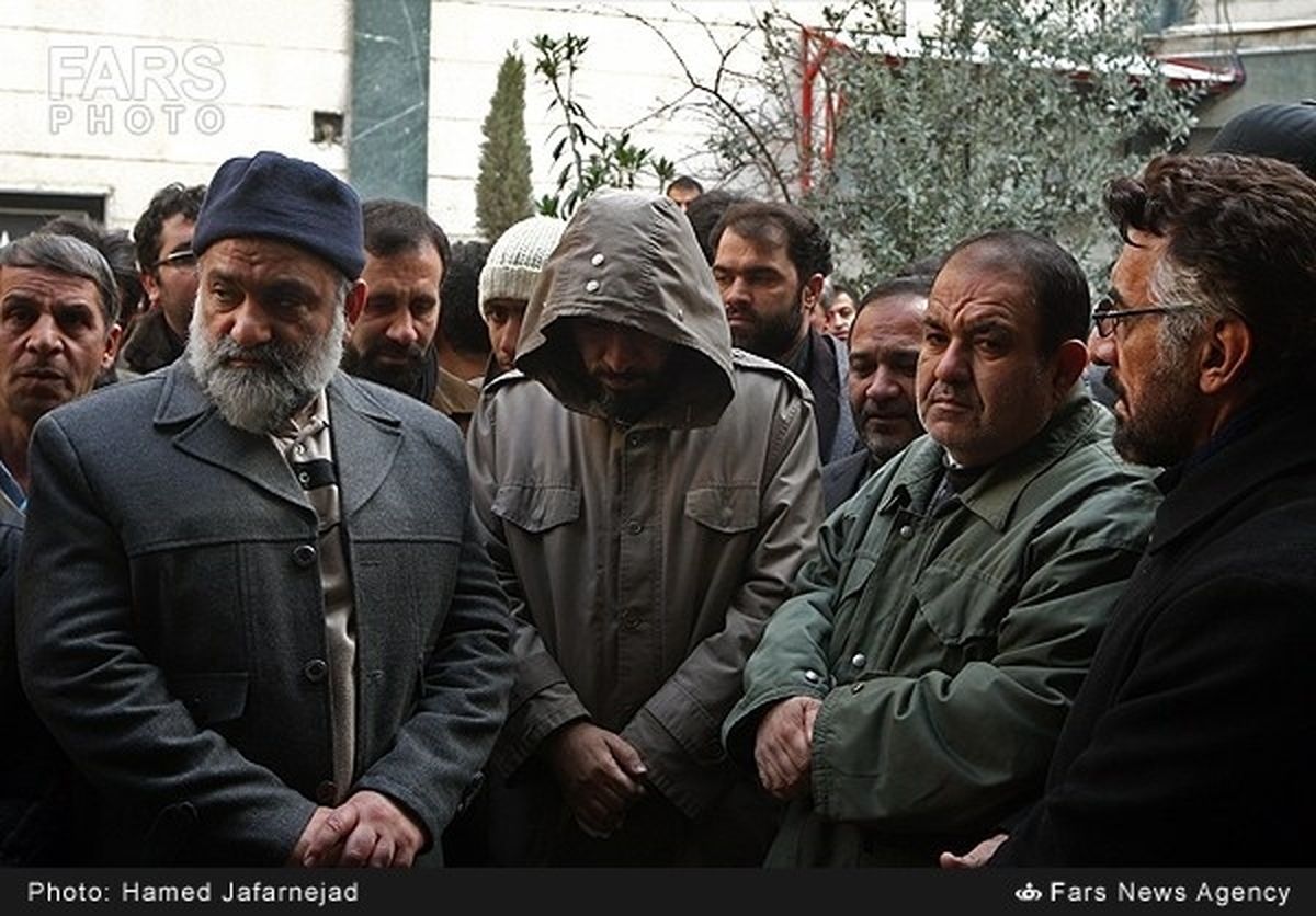 عکس/برادران سلحشور در سوگ مادر