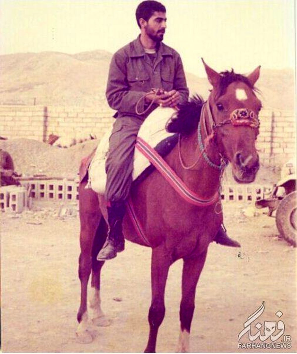 سردار سلیمانی سوار بر اسب/عکس