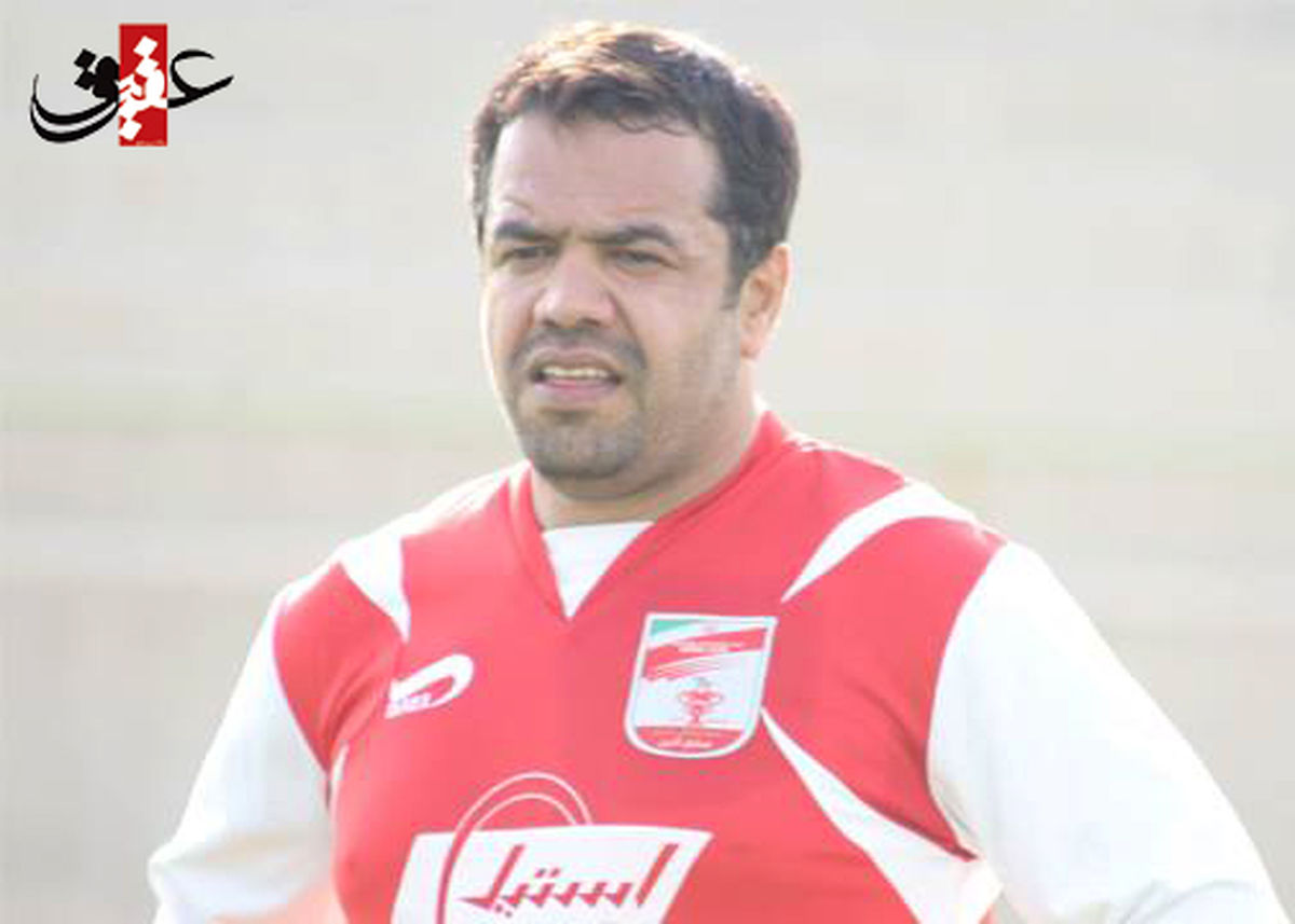 مداح معروف در زمین فوتبال/عکس