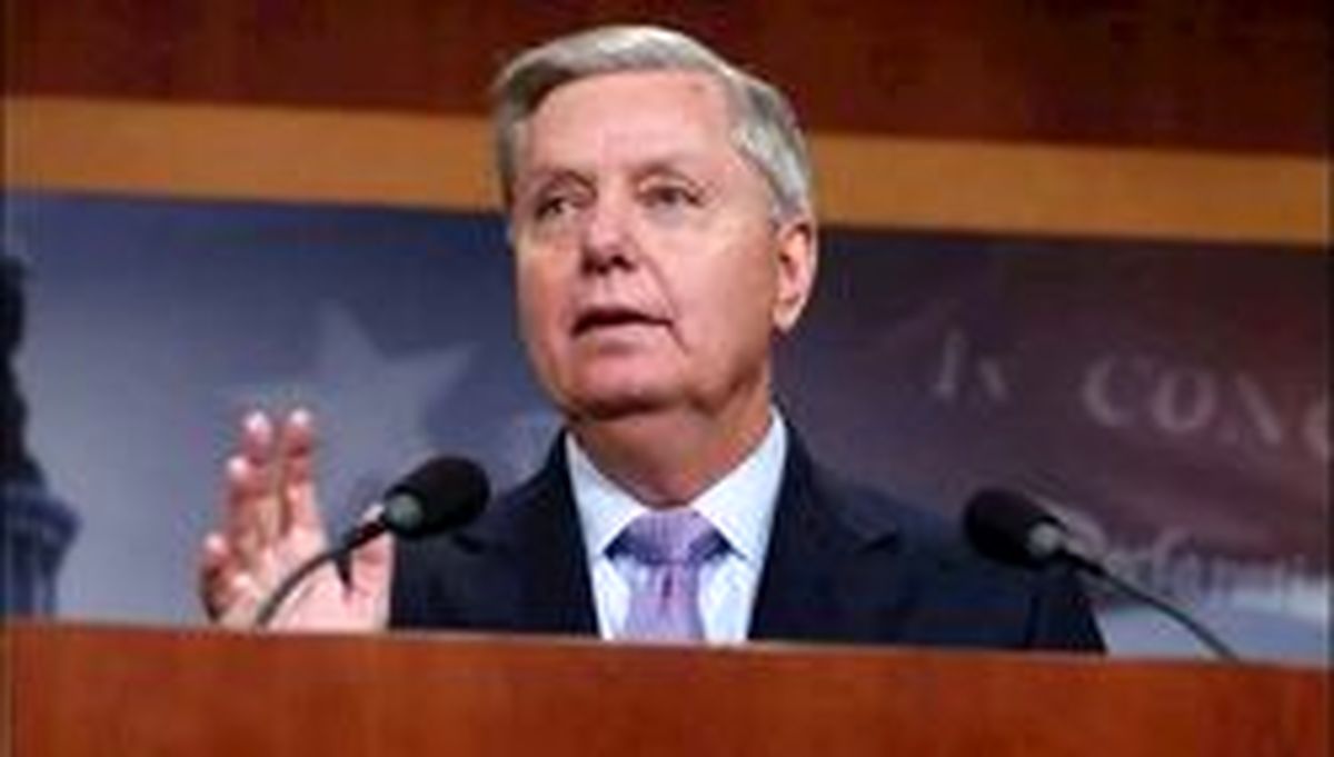 واکنش تند سناتور آمریکایی به خروج نظامیان این کشور از افغانستان