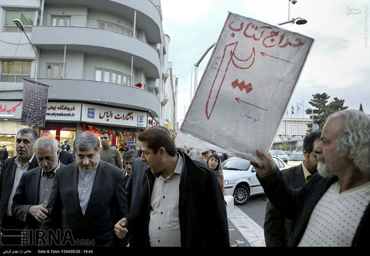 تصاویر: جنتی در کتابفروشیهای انقلاب