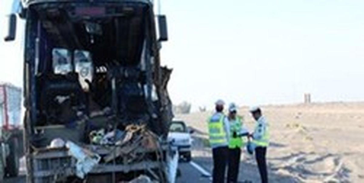 جزئیات تصادف تریلی با اتوبوس در خرمآباد