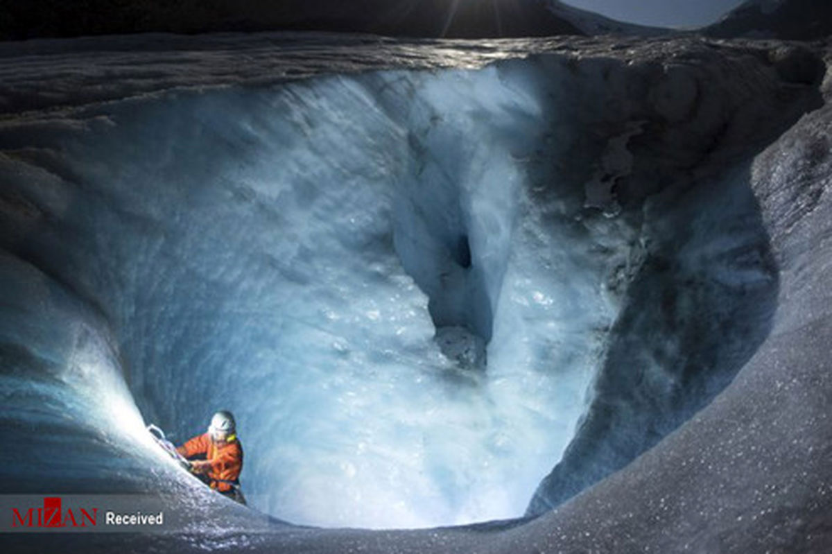 تصاویر: یخ نوردی هیجان انگیز یک کوهنورد