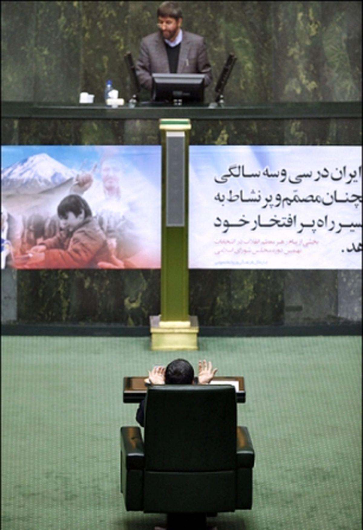 سؤال از «رئیس‌جمهور» یا سؤال از «احمدی‌نژاد» ؛ کدام مصلحت نیست؟!