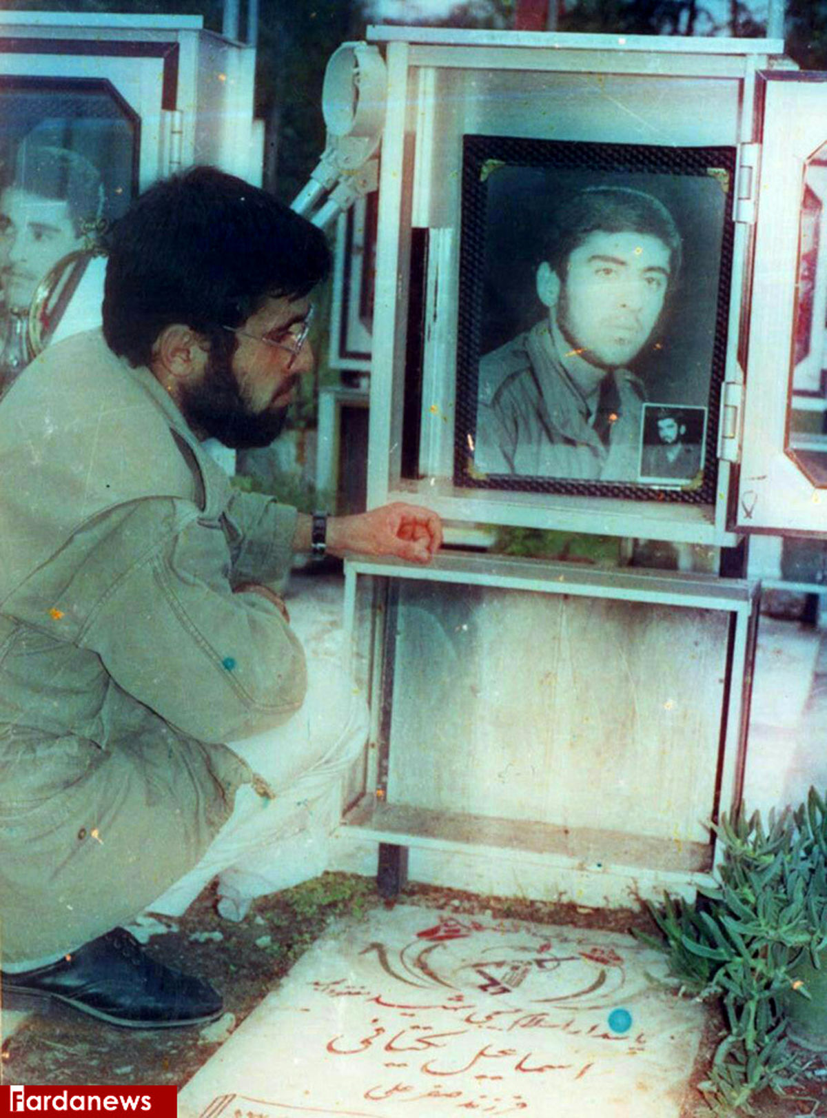 عکس: رزمنده ای که قبل از شهادت به خاک سپرده شد!