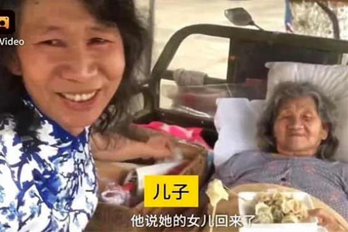 مردی که ۲۰ سال لباس خواهرش را می‌پوشد +عکس