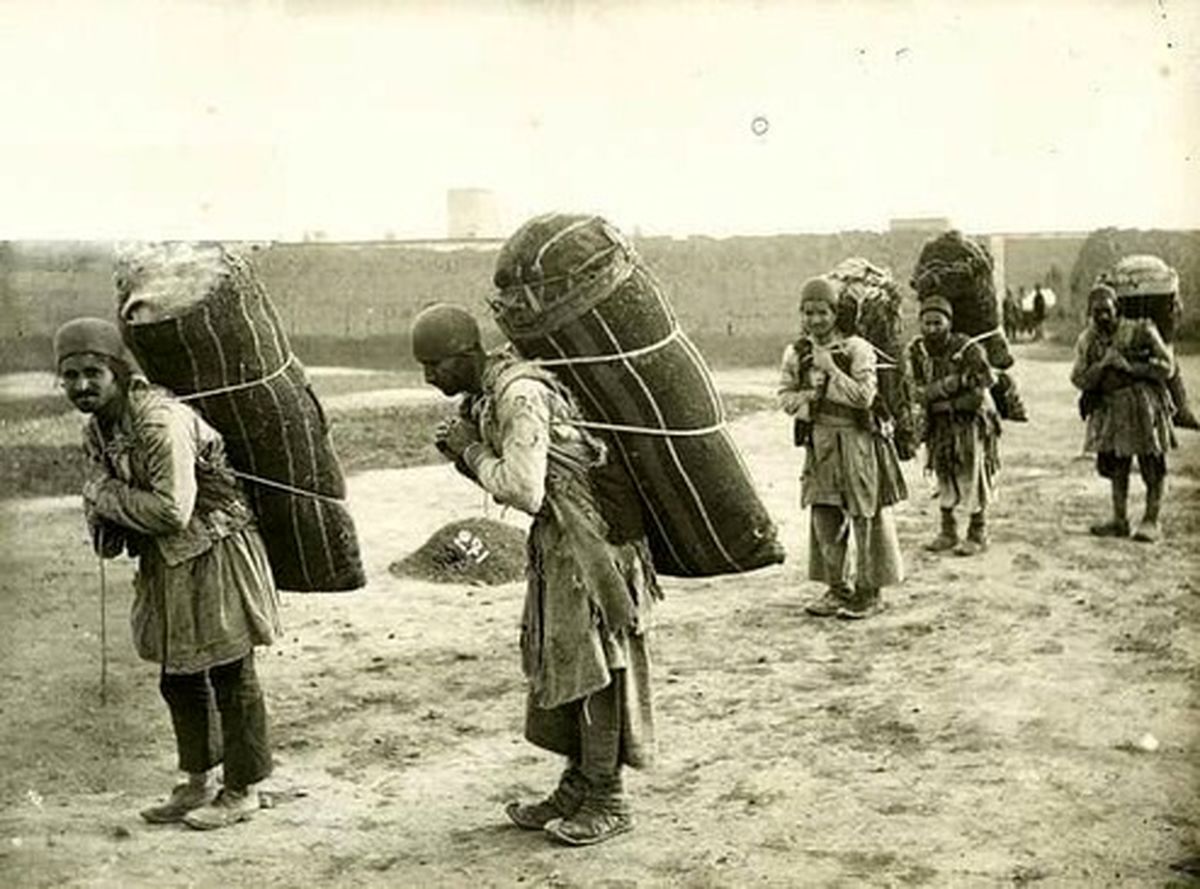 عکس: کولبرهای زمان قاجار