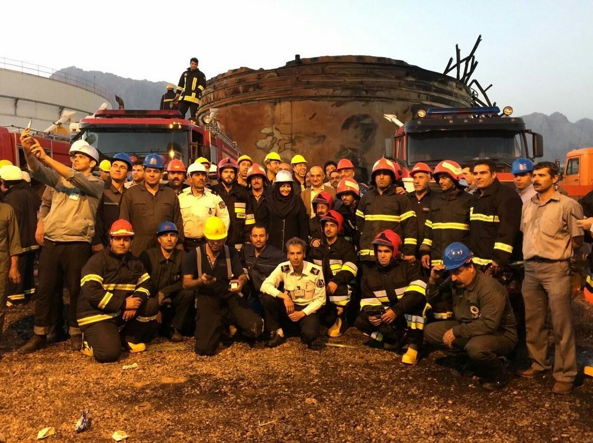 عکس یادگاری با «مخزن سوخته»