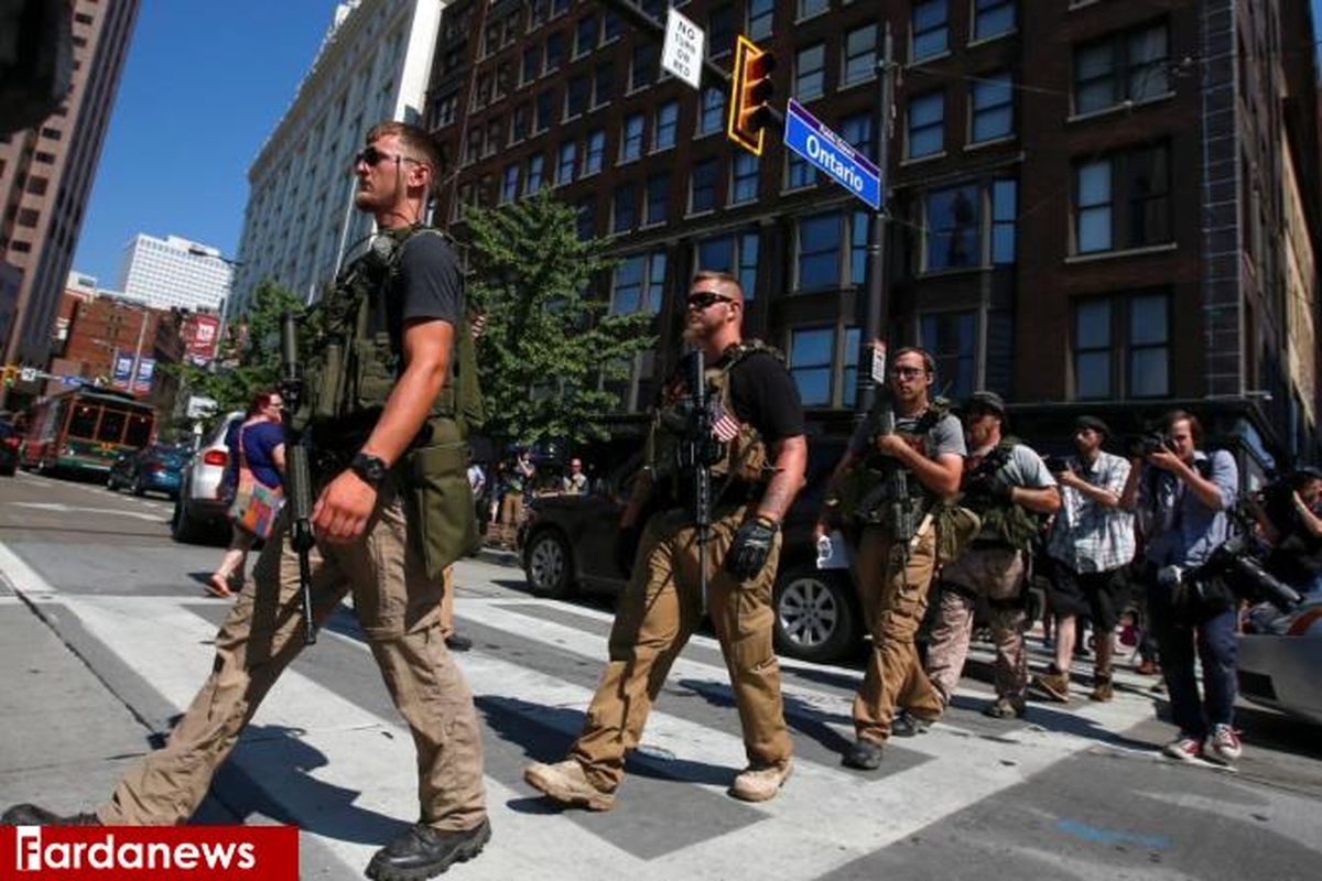 تصاویر: گشت‌زنی لباس‌شخصی‌‌ها در آمریکا