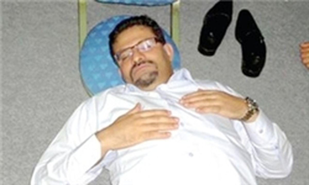 وزیر خارجه ای که روی زمین خوابید/عکس