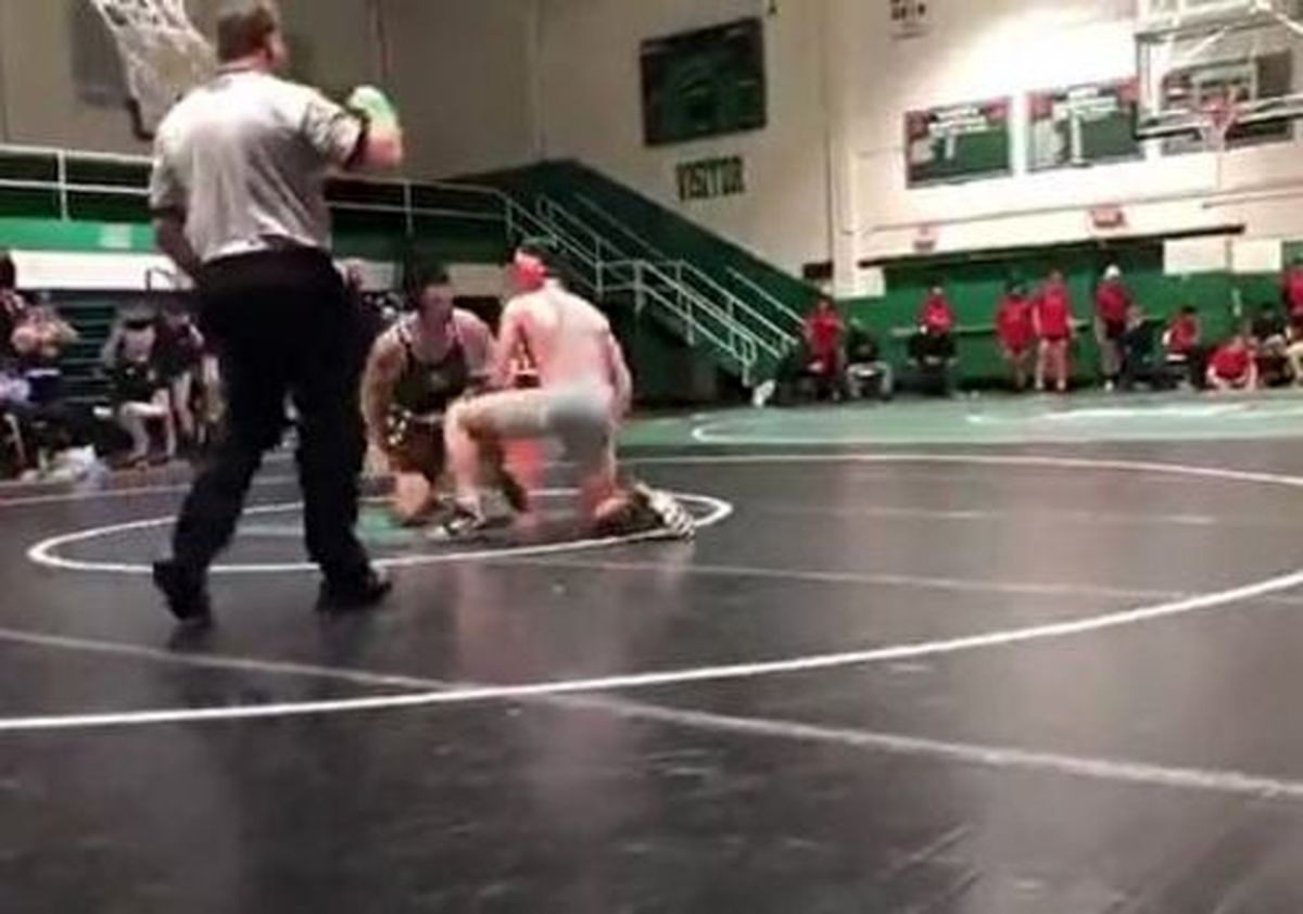 وقتی محبت پدرانه در وسط تشک کشتی گل می‌کند! + فیلم