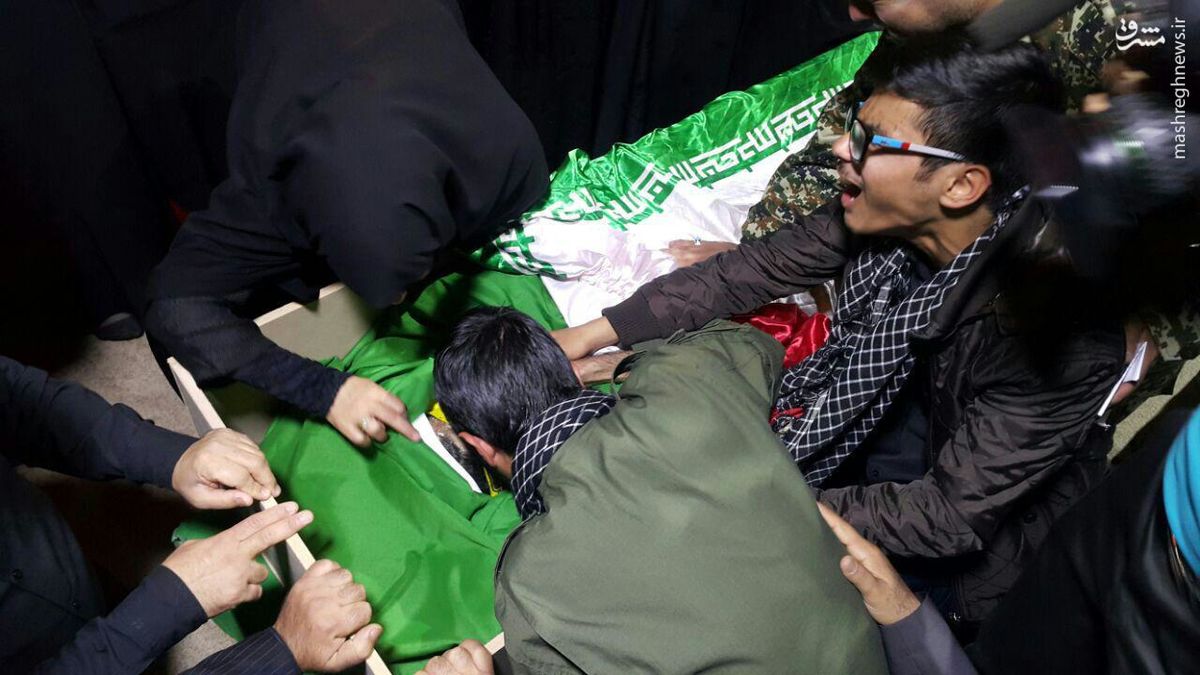 عکس: اولین دیدار خانواده با محسن خزایی بعد از شهادت