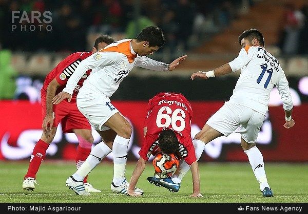 عکس/ حفظ توپ جالب بازیکن پرسپولیس