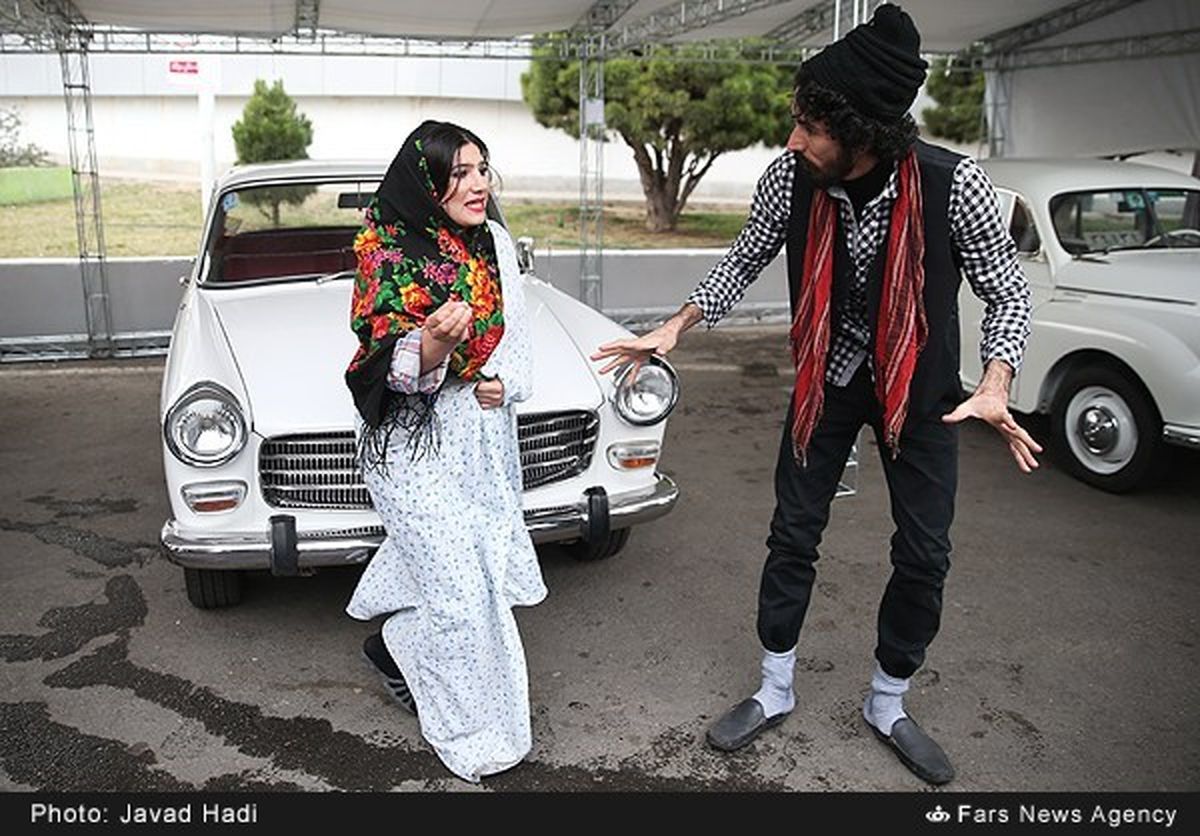 عکس: زوج عجیب در نمایشگاه توانمندی های صنعت خودرو