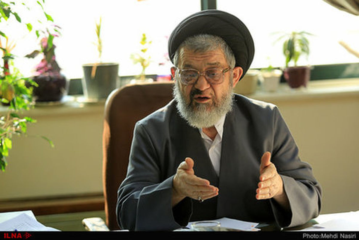 رضا اکرمی: درباره بایدن زود اظهار نکنیم