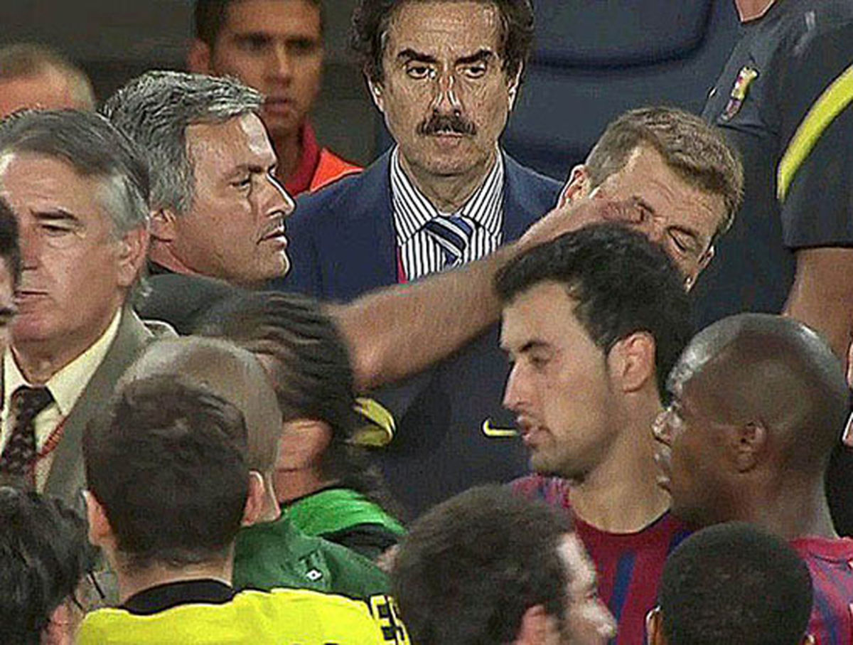 عکس/ انگشت آقای خاص دردسرساز شد