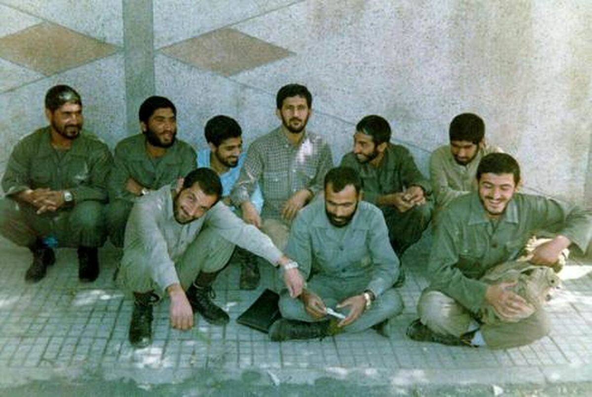 عکس کمتر دیده شده از شهید حاج قاسم در کنار سرداران انقلاب