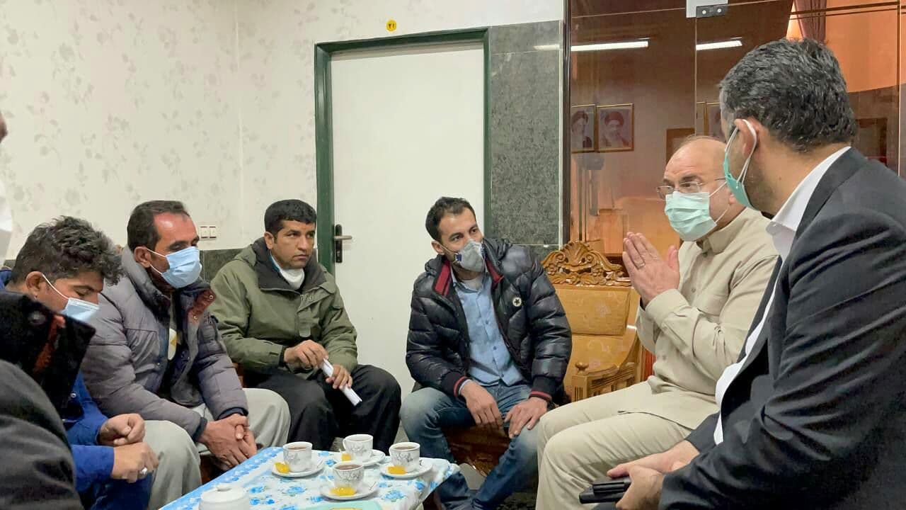 گفتگوی قالیباف با نمایندگان دستفروش‌های سنندجی +عکس