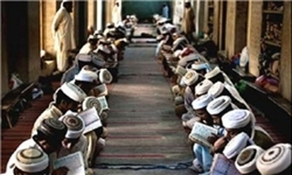 ثبت قانونی مدارس دینی در پاکستان کلید خورد