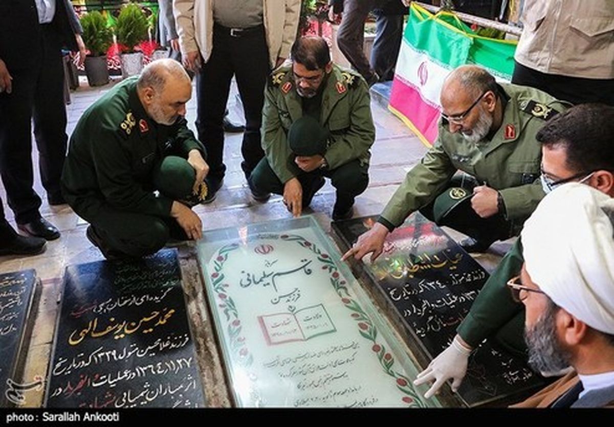 تصاویر: حضور فرمانده کل سپاه در گلزار شهدای کرمان