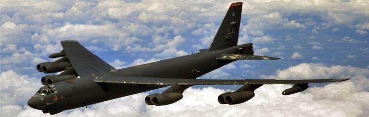 سقوط بمب‌افکن بی ۵۲ آمریکا در خلیج گوام +عکس