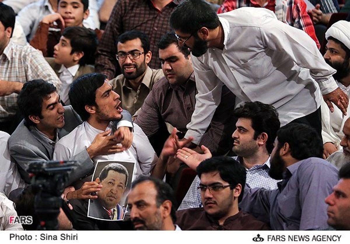 عکس/درگیری‌‌حامیان‌احمدی‌نژادسرعکس‌چاوز!