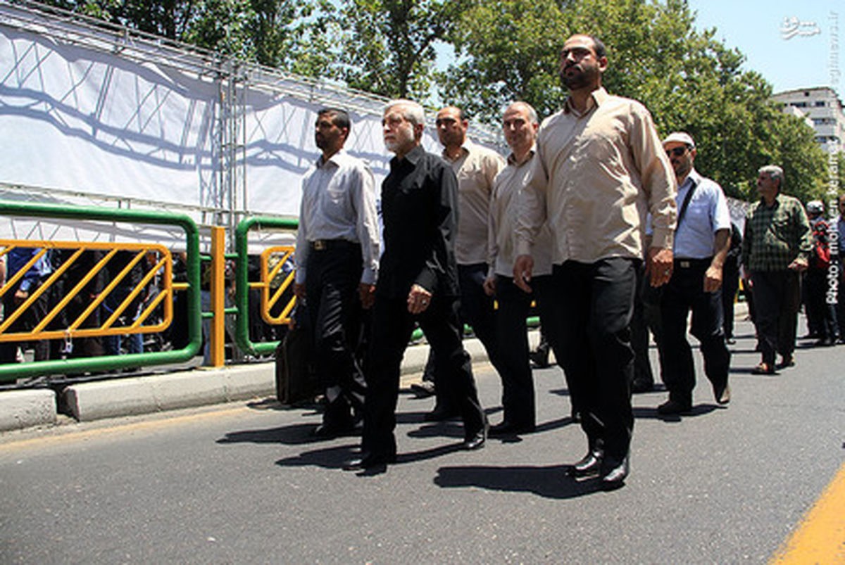 عکس:فرمانده کل ارتش در راهپیمایی