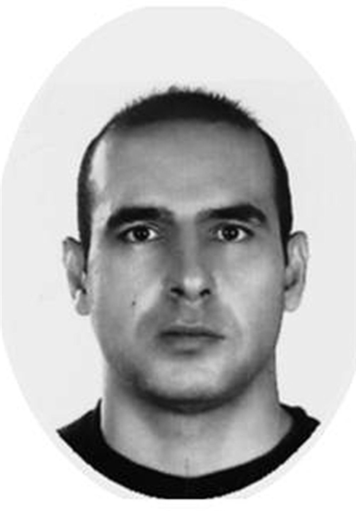 پلیس به دنبال مخفیگاه قاتل فراری +عکس