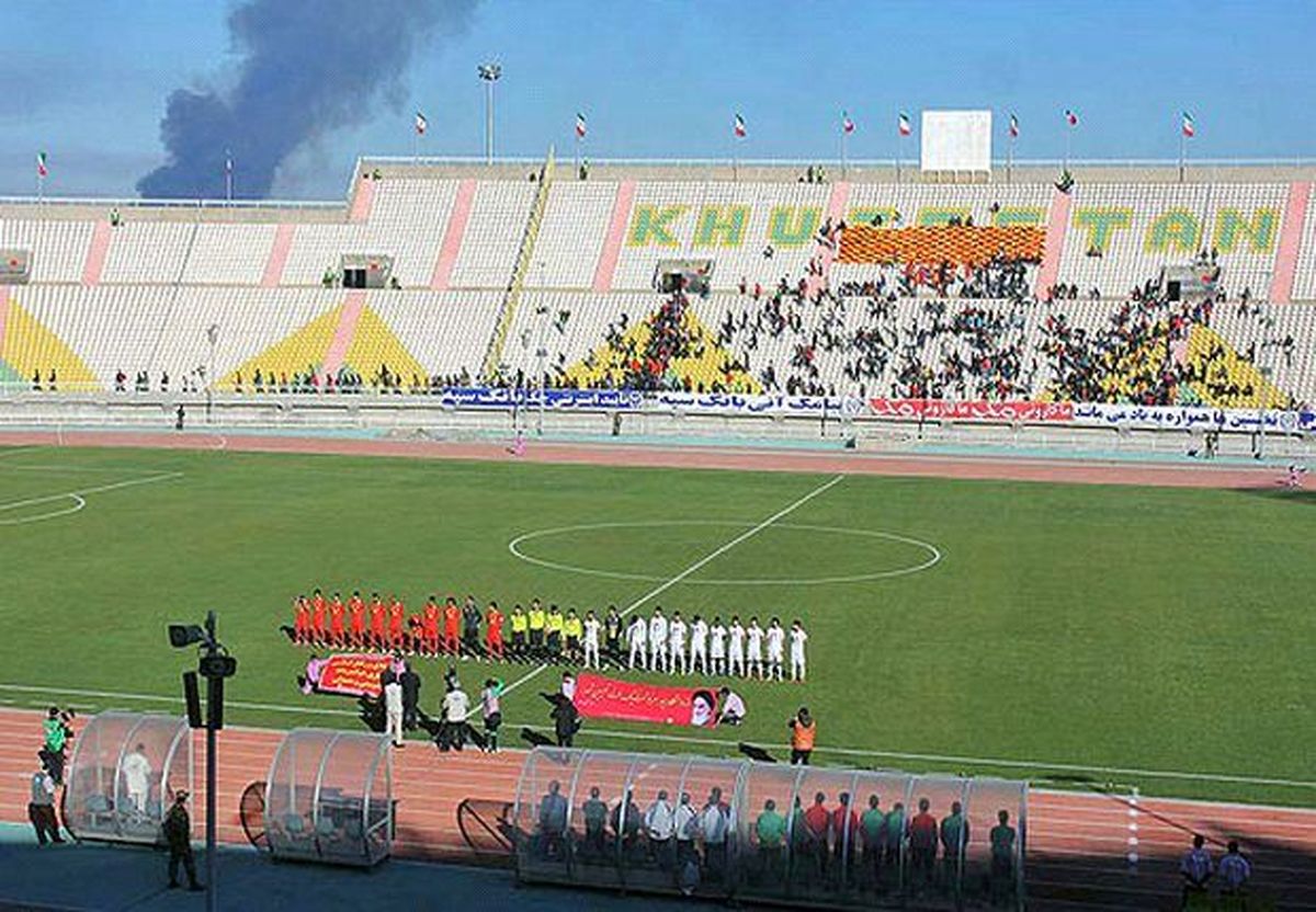 بازی در هوای آلوده اهواز/عکس