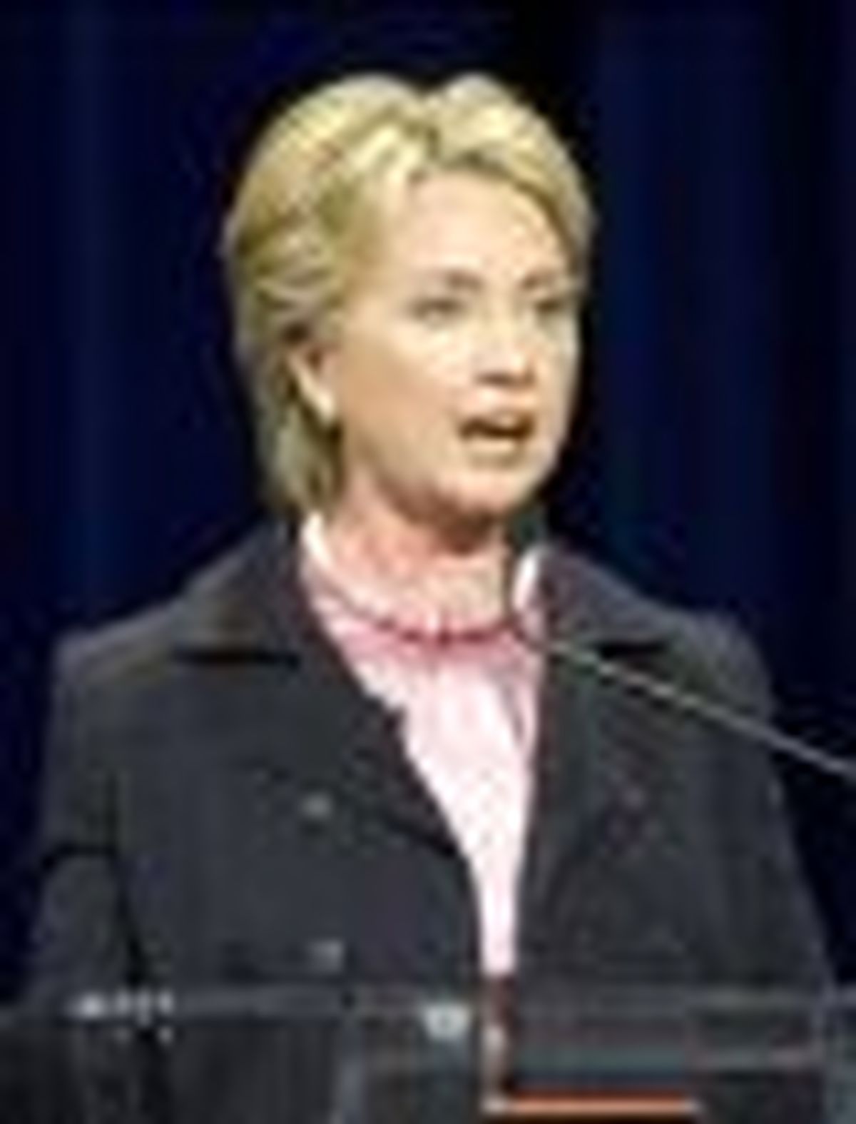 هیلاری به بوش اجازه حمله نمیدهد