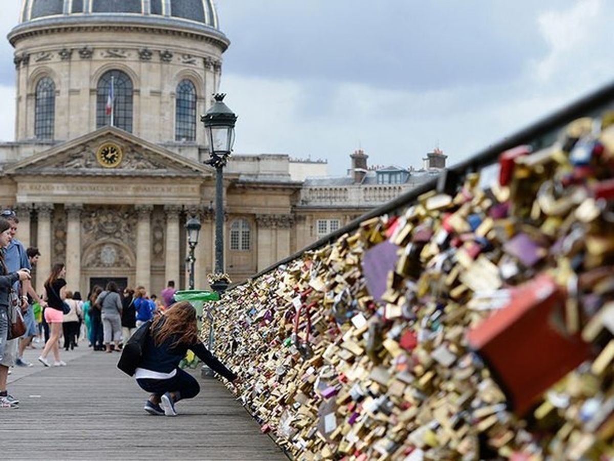 چه بر سر «قفلهای عشاق» در پاریس میآید؟ +تصاویر