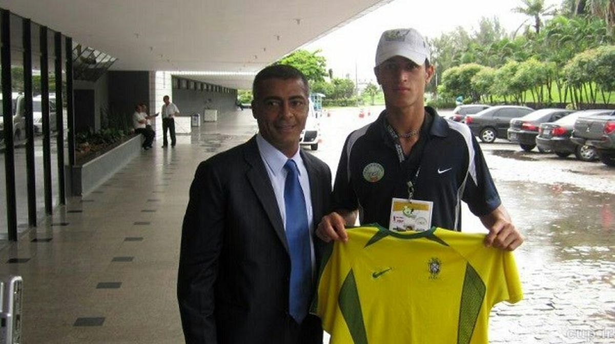 مهاجم پرسپولیس در کنار اسطوره فوتبال برزیل +عکس