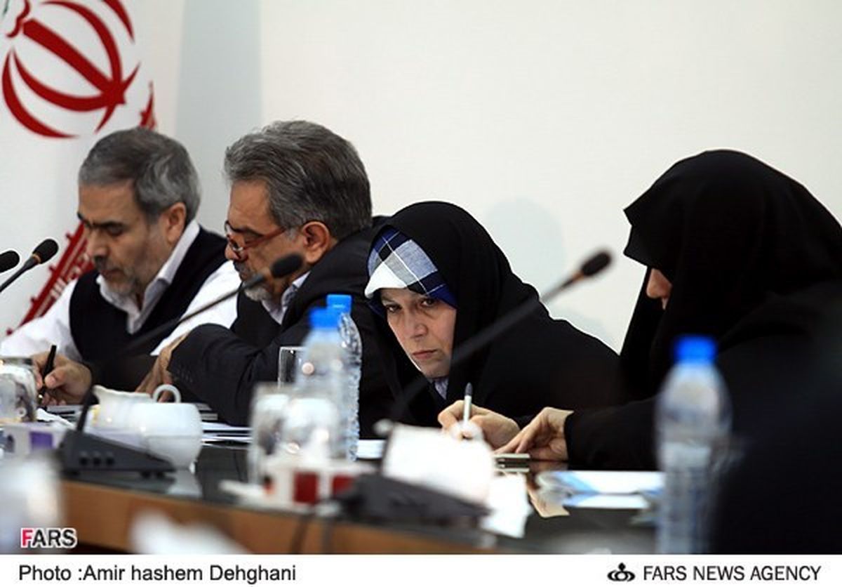 فائزه هاشمی؛ ازعدم حضور در دادگاه تا سخنرانی در مجمع + عکس