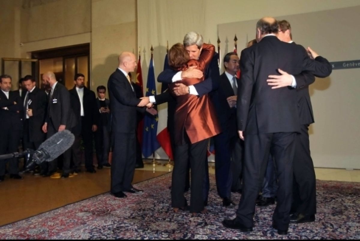 عکس/در آغوش کشیدن اشتون از شادی