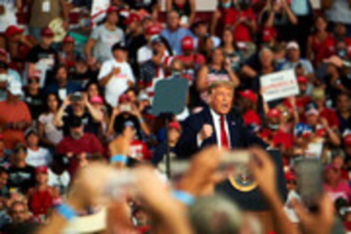 ترامپ: به همه یک بوس آبدار می‌دهم +فیلم