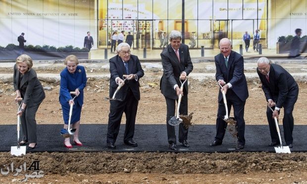 وزرای خارجه آمریکا درحال بیل زدن!/عکس