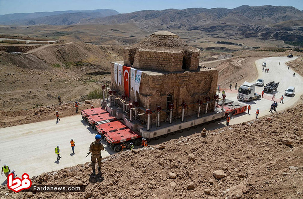 تصاویر: انتقال حمام تاریخی  ۱۶۰۰ تنی به مکان جدید!