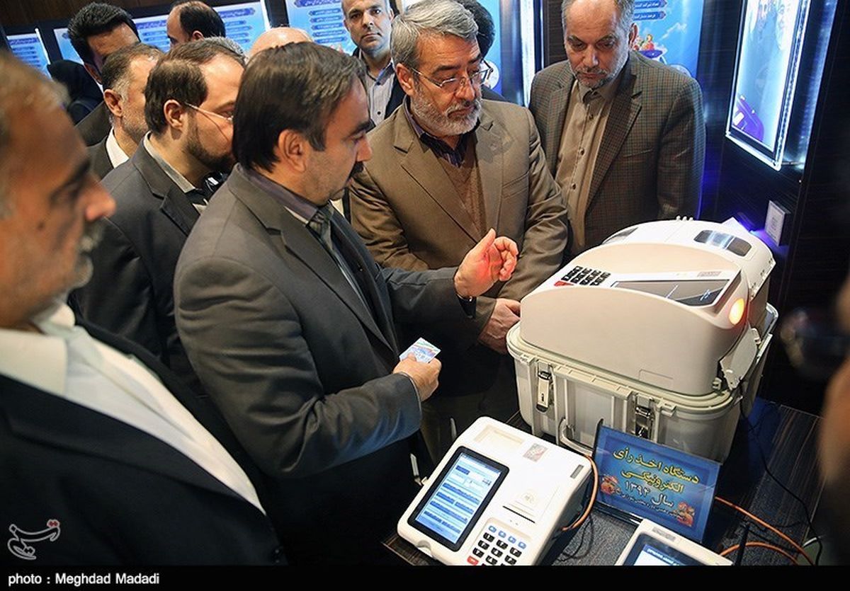 عکس: دستگاه اخذ رأی الکترونیکی برای انتخابات
