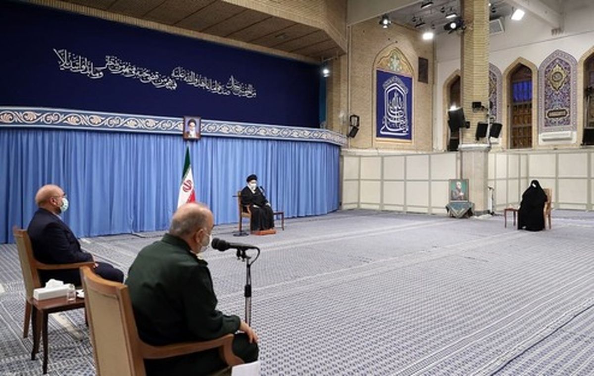 ترجمه آیه نصب شده در حسینیه امام (ره) در دیدار امروز رهبر انقلاب