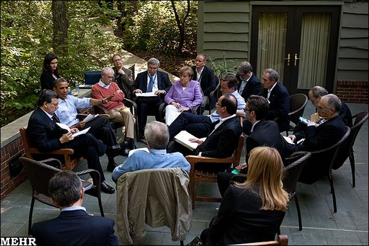 عکس/نشست صمیمانه در تراس خانه اوباما!