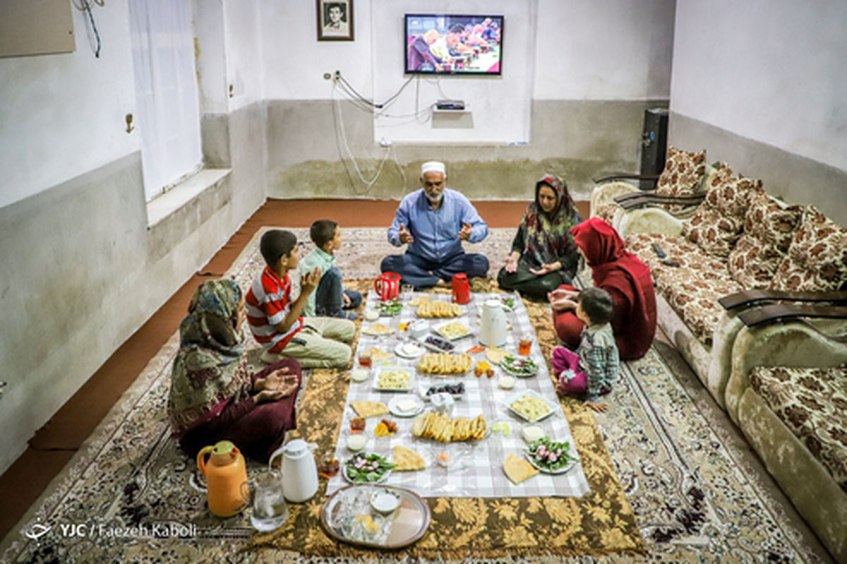 تصاویر: افطاری مهمان خانواده‌ سیل زده ترکمن